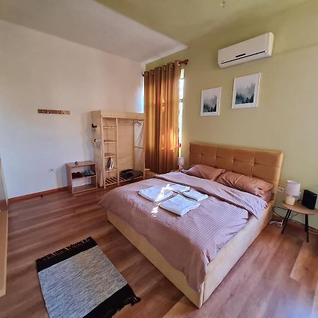 Ex-Block District Charming Studio Apartment With Treeish Sorrounding View! Тирана Екстериор снимка