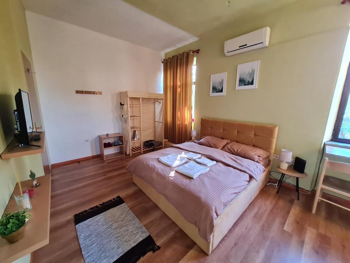 Ex-Block District Charming Studio Apartment With Treeish Sorrounding View! Тирана Екстериор снимка