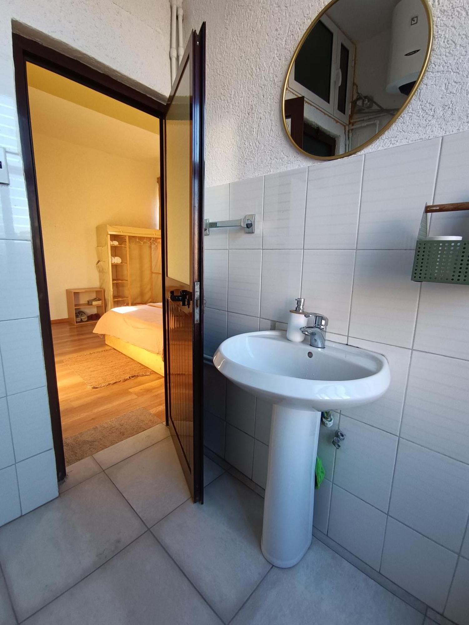 Ex-Block District Charming Studio Apartment With Treeish Sorrounding View! Тирана Екстериор снимка